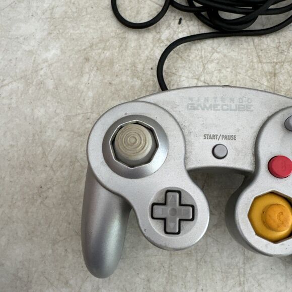 Nintendo GameCube Controller - Silver - Picture 2 of 6